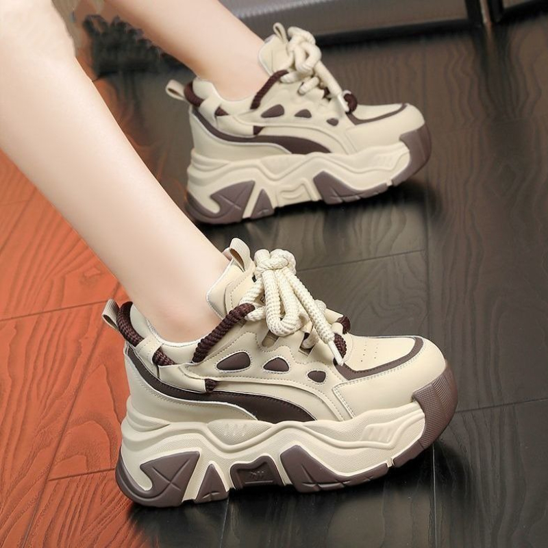 Women Shoes Must Have - Obowiązkowe buty na zimę 2025: masywne