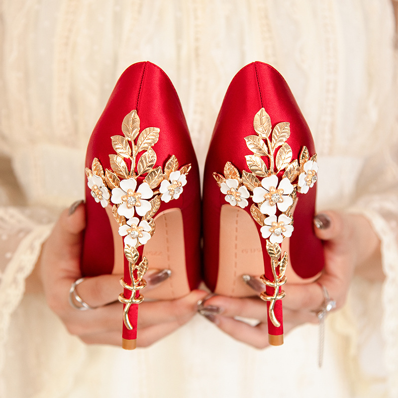 Luksusowe metalowe kwiaty na o – Women Shoes Ysl recenzja i cena