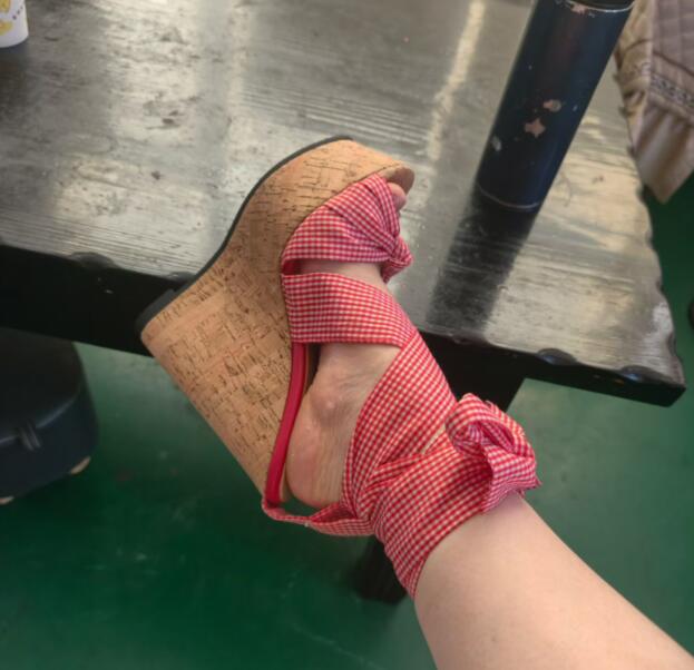 Słodkie różowo-białe sandały n – Cork Wedge Sandal recenzja i cena