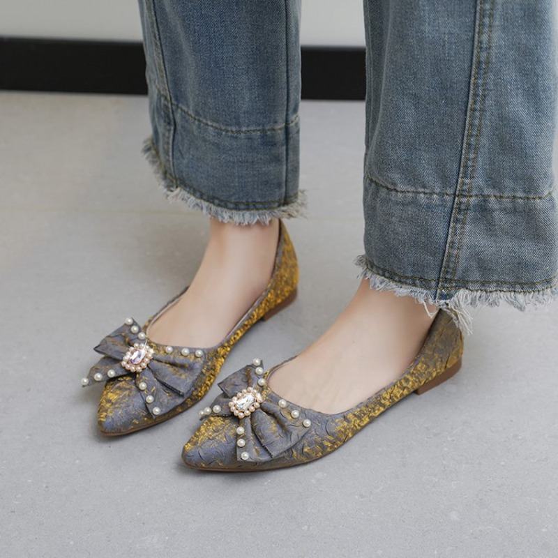 Płaskie, błyszczące buty damsk – Pointed Toe Flat recenzja i cena
