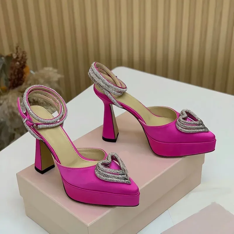 Platforma kryształowa miłość s – Pointed Toe Flat recenzja i cena