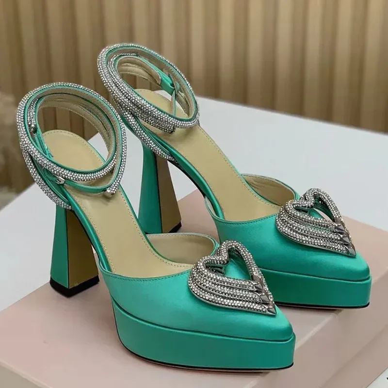 Platforma kryształowa miłość s – Pointed Toe Flat recenzja i cena